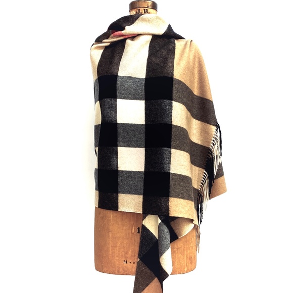 Burberry Cashmere Giant Check Triangle Bandana Scarf / Wrap - Picture 11 of 16